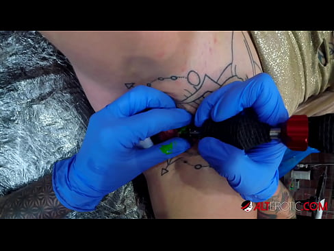 ❤️ An hottie thar a bheith tattooed Sully Savage fuair tattoo ar a clitoris ️❌ Físeán anal uainn ga.camporner.top ❌❤